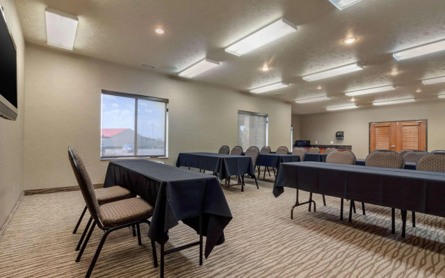 Comfort Inn & Suites Mitchell I-90