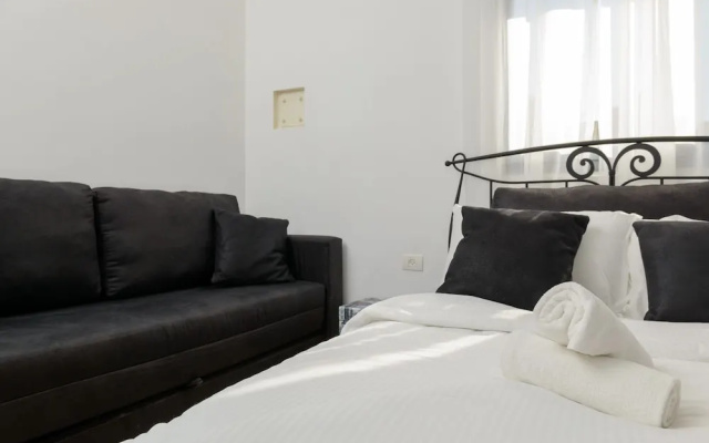 Spacious Modern Apt 1 Step To Beach