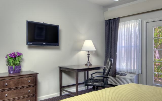 University Park Inn & Suites