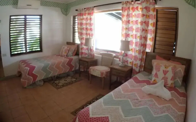 Tumac Villa, 4BR by Jamaican Treasures