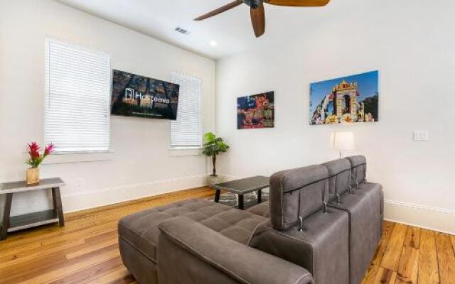 Luxury 3BR on Carondelet by Hosteeva