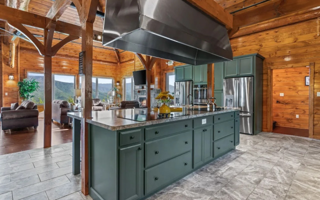 Breathtaking Views 10 Bedroom Cabin by Heavenly Views Resort