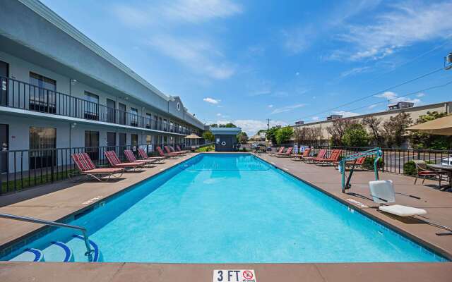 Quality Inn & Suites Greenville - Haywood Mall