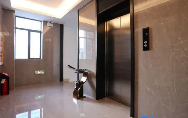TRUE GO Hotel（Shenzhen Huaqiangbei Sports Center Store）