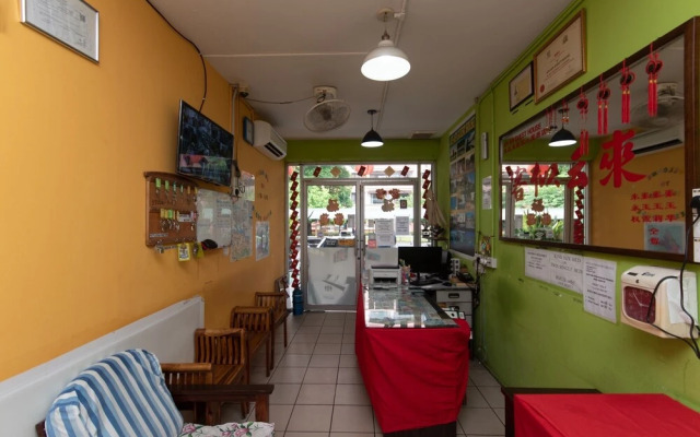 OYO 90184 Api Api Guesthouse 533