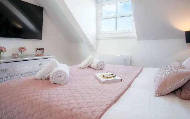 The Penthouse - Luxury 1 Bed - Panorama - Tenby