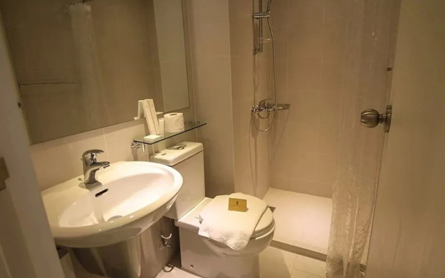 Azure Rio West Wave Pool 1 Bedroom near Airport