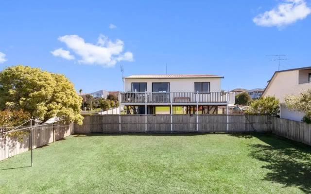 Snells Seaside Bach - Snells Beach Holiday Home