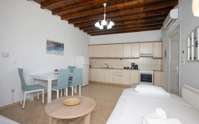 Mykonos Stylish Ivory Apt w Shared Pool