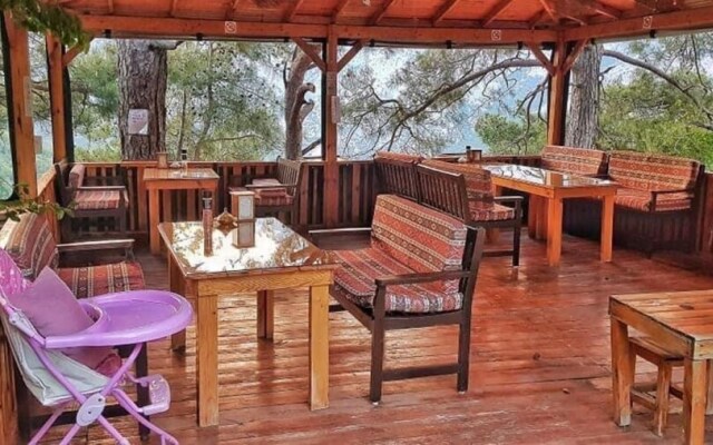 Tiny House With Shared Pool in Konyaalti