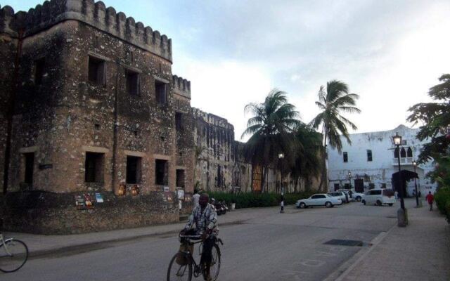 Zanzibar Airport Palace