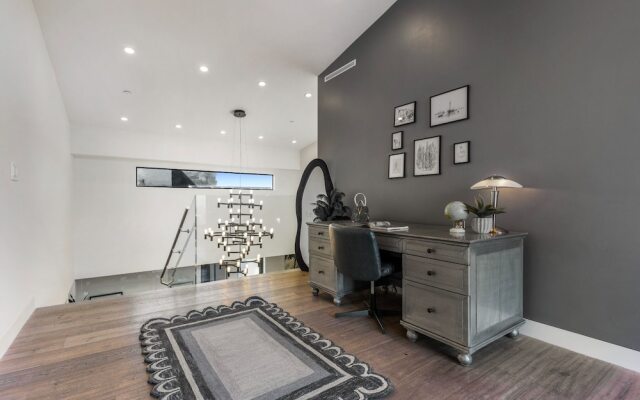 Skyline Luxury Haven