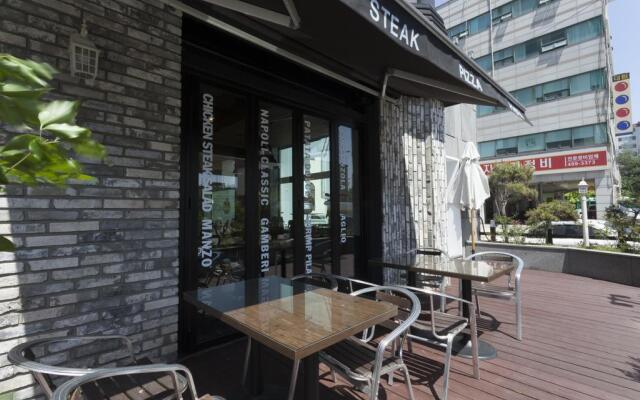 Liv Life Hotel