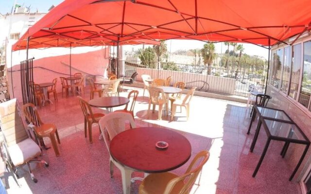New Palm Hotel & Hostel