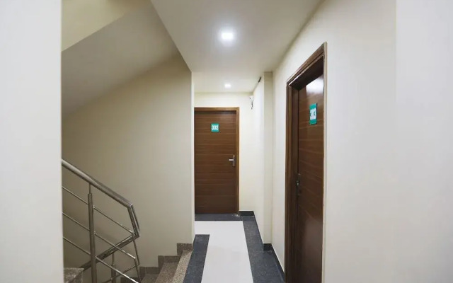 OYO 8526 SD Royal Inn