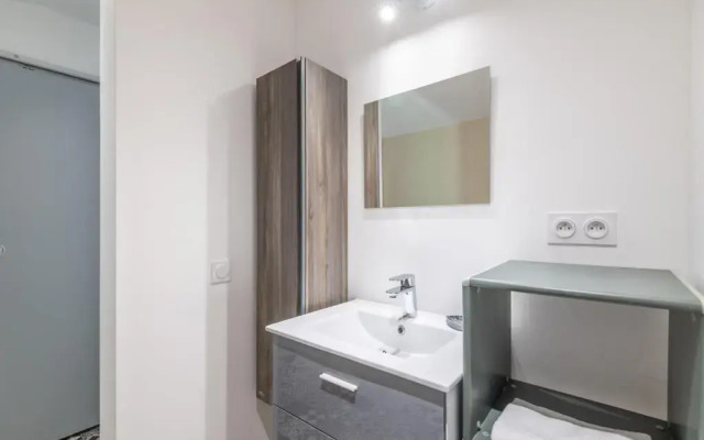 Ideally Located Furnished Townhouse With 3 Bedrooms Parking & Garden