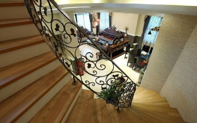 Textile Girl Romantic Homestay