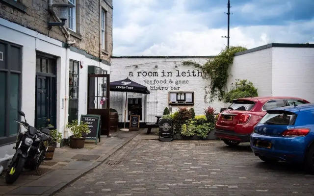 Studio flat with free Parking
