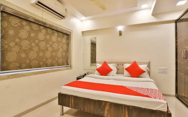 OYO 27633 Hotel Dan