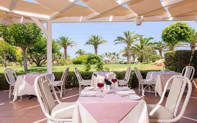 Anissa Beach & Village Resort