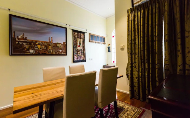 ALEXANDER, 2BDR South Melbourne House