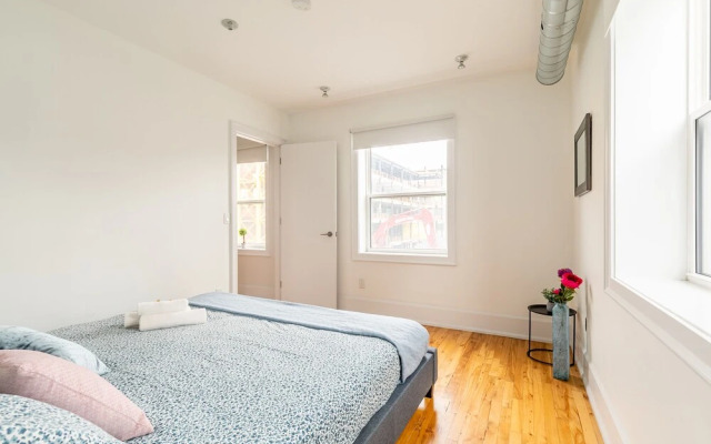 Stylish and Upscale 2BR Loft - Near Queen Street