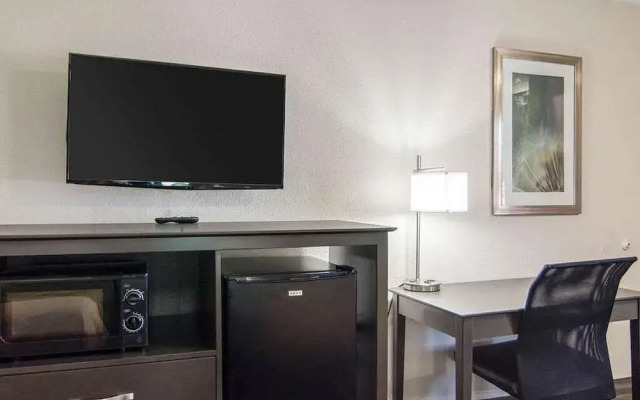 HomeStay Inn & Suites