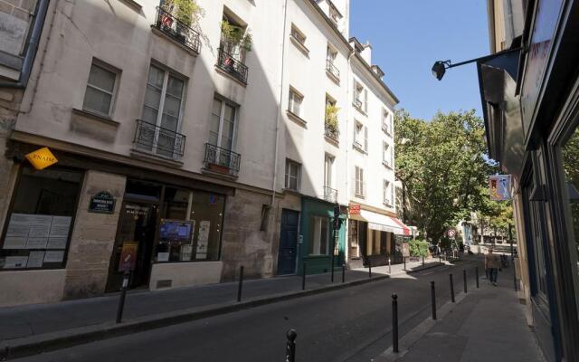 Romantic Flat in the Heart of Paris