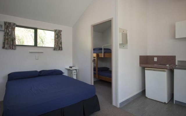 Opal Hot Springs And Holiday Park – Guest Rooms – Matamata