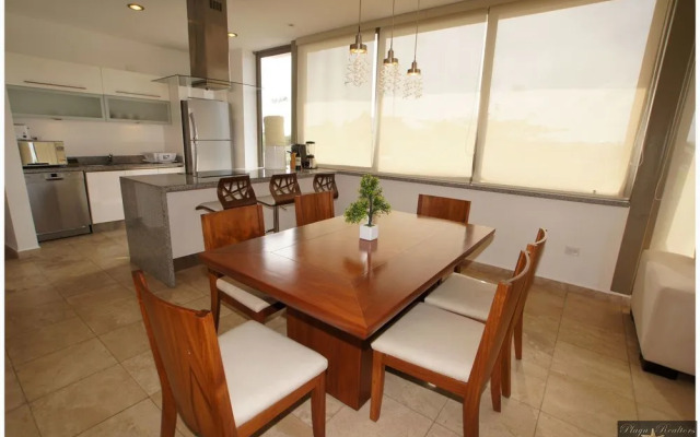 Doca 203 2 Bedroom and Jacuzzi by RedAwning