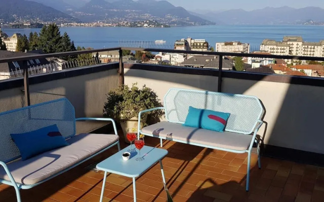 Terrace Lake View apt in Stresa With Lake View
