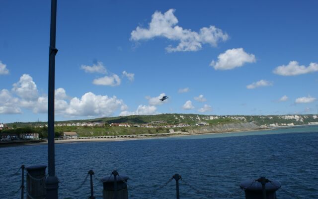 10 to12 Folkestone Bed  Breakfast