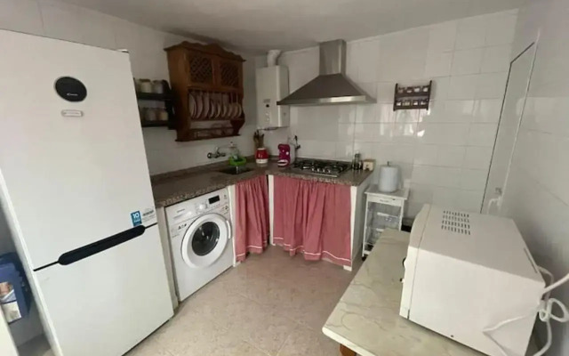 Cozy Town House With Terrace and Free Wifi