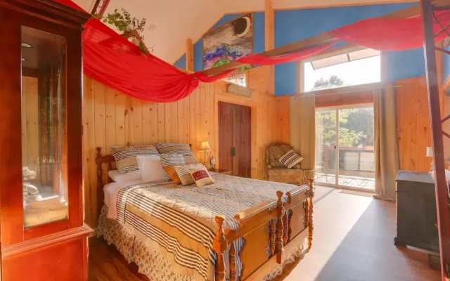 Peaceful Berkeley Springs Home: Escape to Nature!