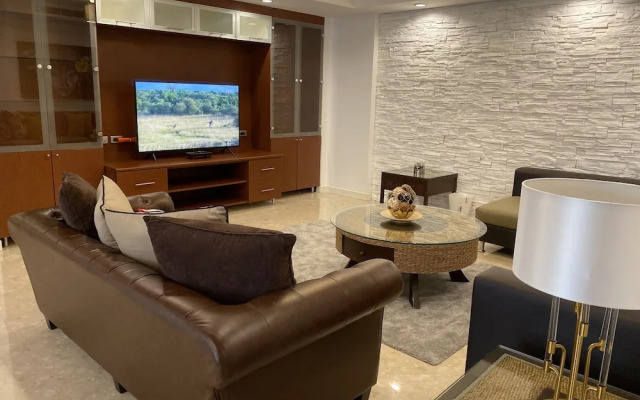 JJ Suites - Your Home on 11