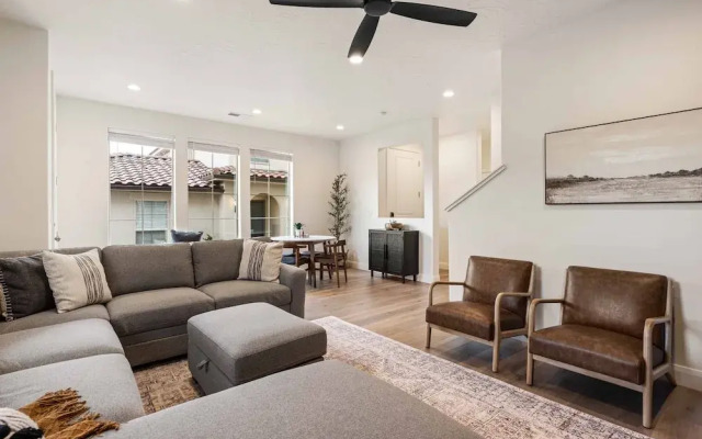 Red Rock Adventures 4 Bedroom Townhouse