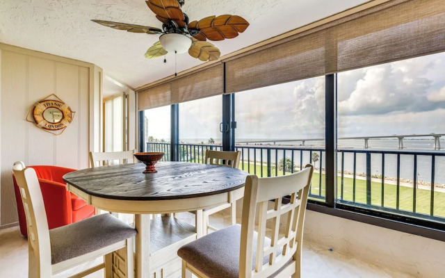 Panoramic Gulf Views: Renovated Fort Myers Condo!