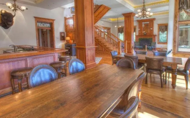 Rock Crest Lodge And Cabins