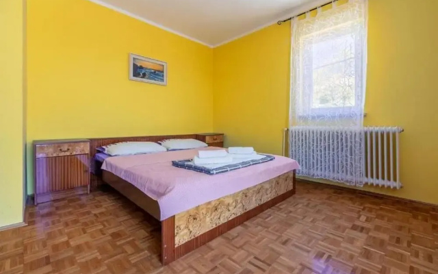 Apartment Mira