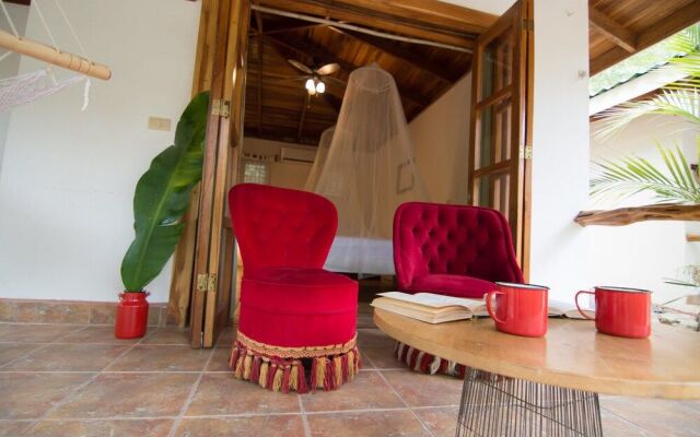 Makanas Beach Bungalows