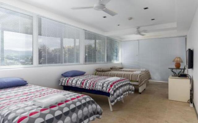 TASMAN DRIVE Gerringong 4pm check out Sundays