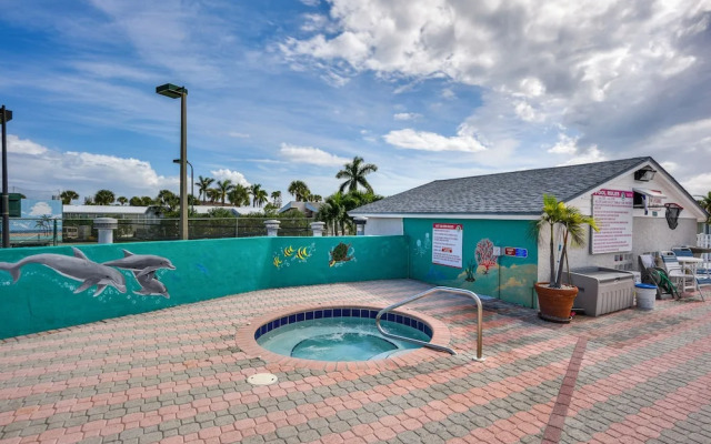 Pool + Hot Tub Access: Home in Jensen Beach!