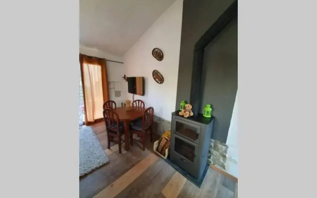Bonita casa. Gran jardín. Con wifi.