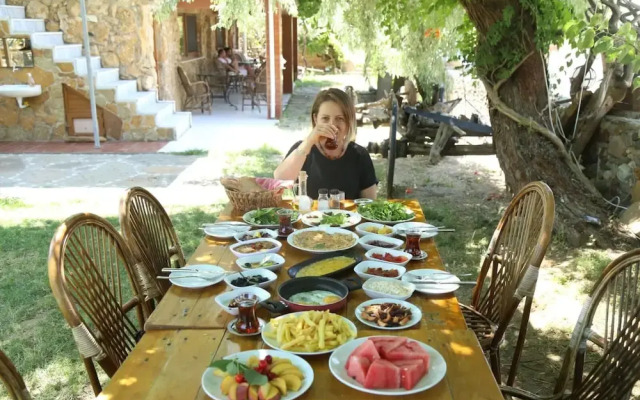 Gokceada Uysallar Köy Evi