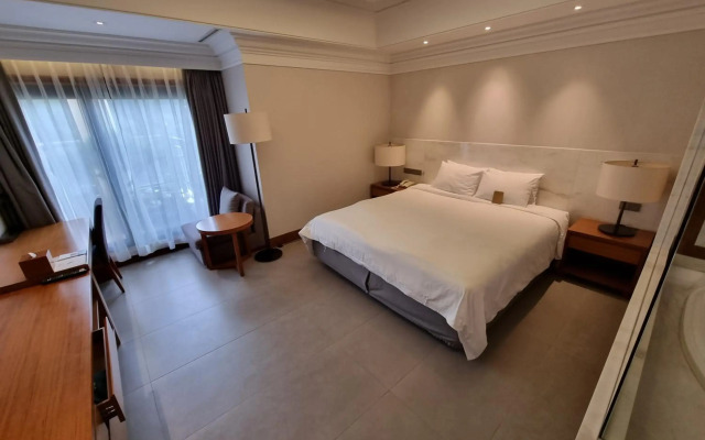 Pine Grove Hotel