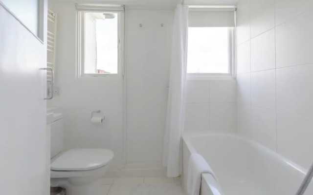 Compact & Light Studio Flat - Ladbroke Grove