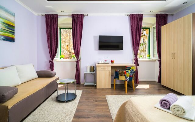 L U X E Split Luxury Rooms