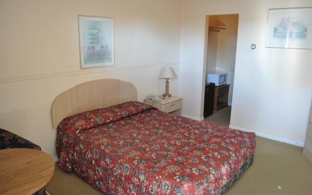 Knights Inn Cornwall