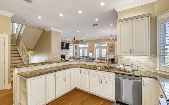 Paradise Pointe - Gorgeous 4 BR home with pool by RedAwning