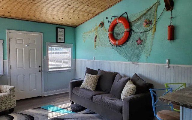 Nautical That One Apartment Near City Attractions by Redawning